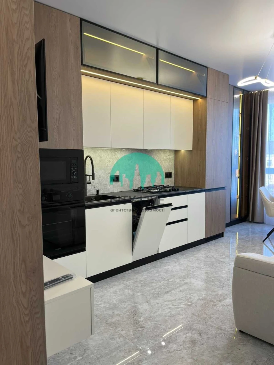 Stylish 1-bedroom apartment with designer renovation and panoramic views