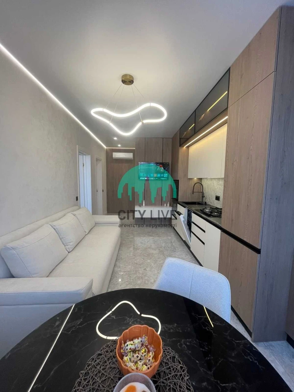 Stylish 1-bedroom apartment with designer renovation and panoramic views