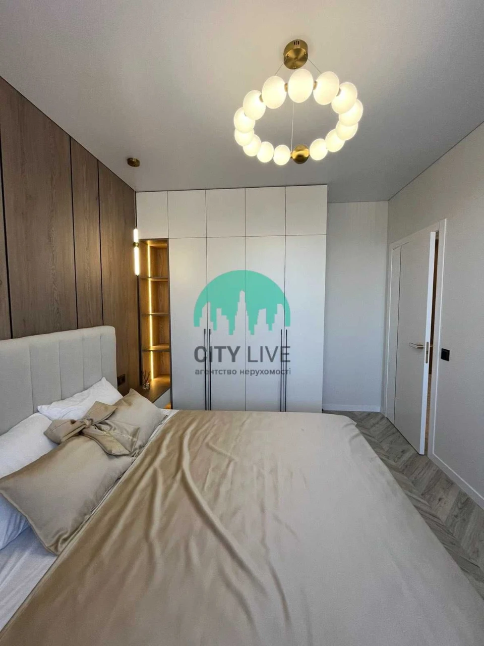 Stylish 1-bedroom apartment with designer renovation and panoramic views