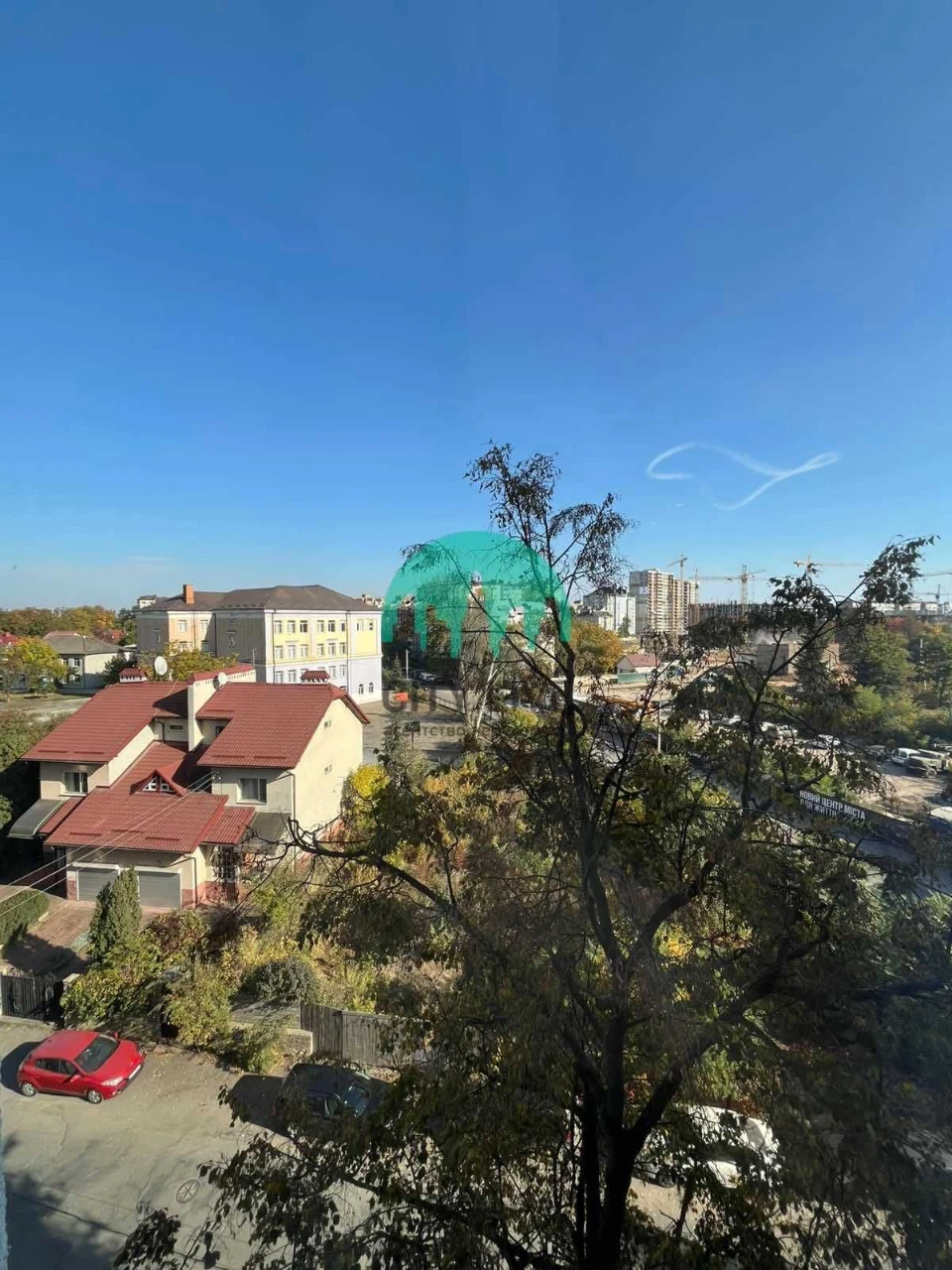 Stylish 1-bedroom apartment with designer renovation and panoramic views