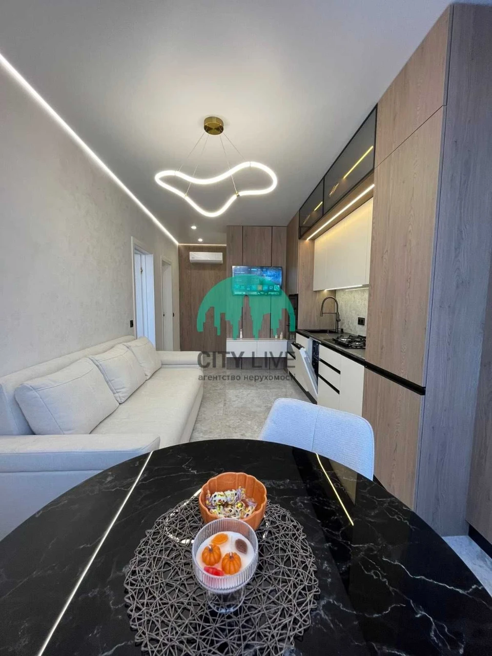 Stylish 1-bedroom apartment with designer renovation and panoramic views