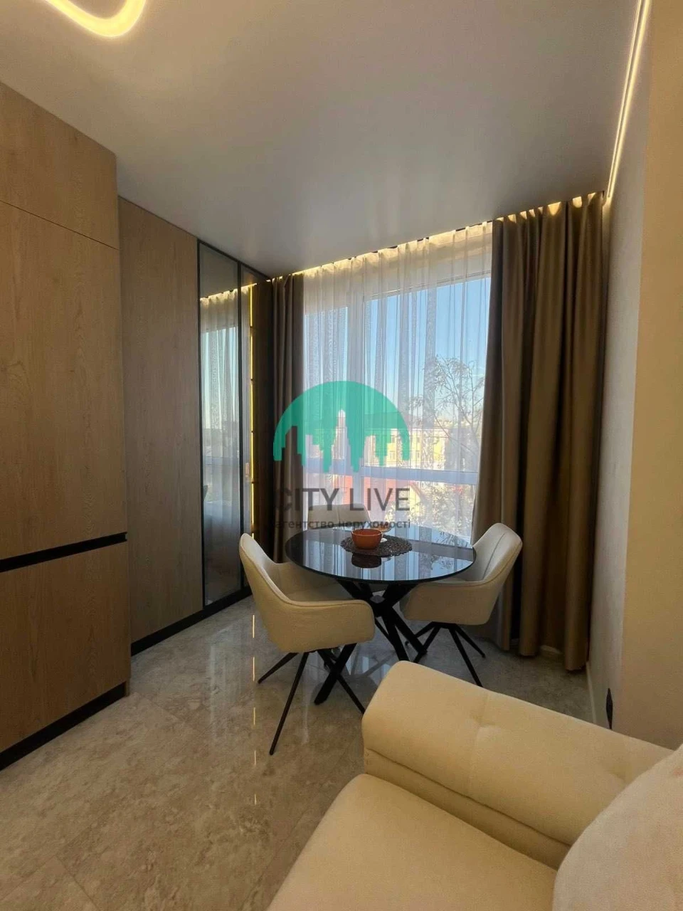 Stylish 1-bedroom apartment with designer renovation and panoramic views