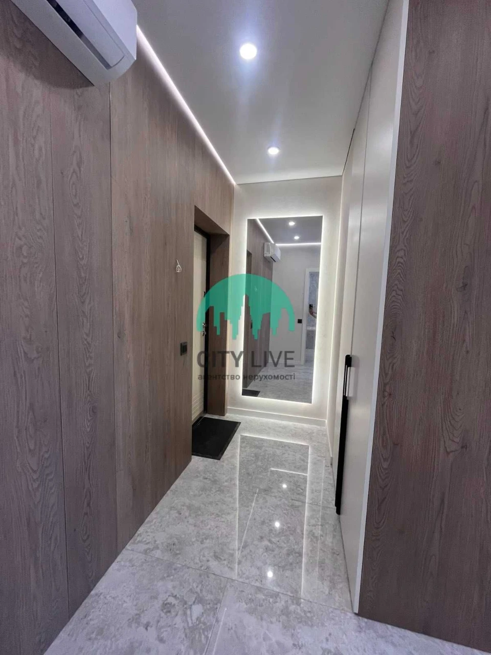 Stylish 1-bedroom apartment with designer renovation and panoramic views