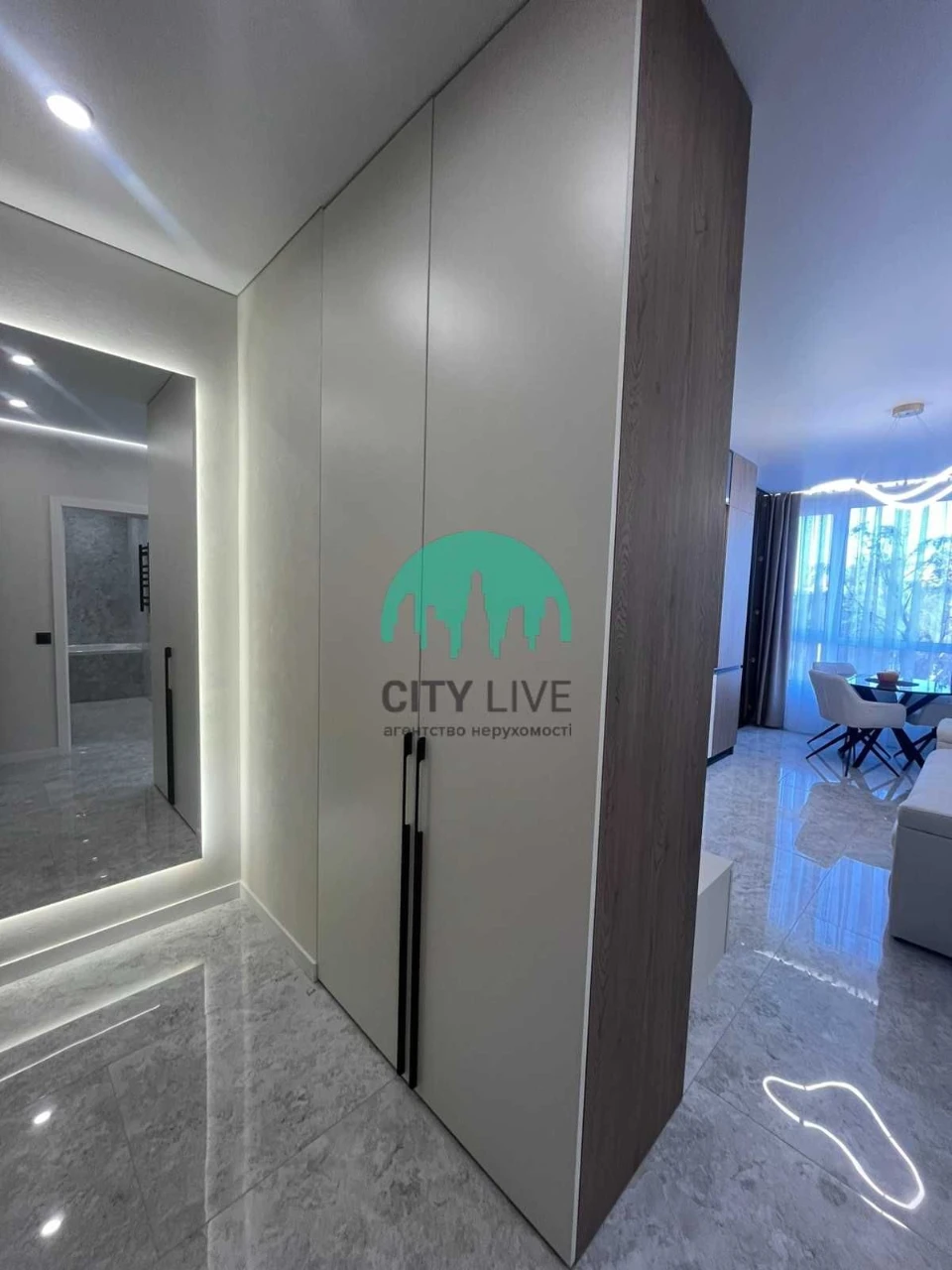 Stylish 1-bedroom apartment with designer renovation and panoramic views