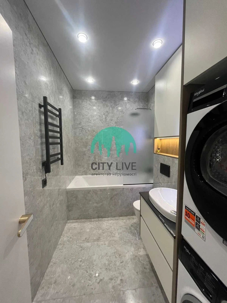 Stylish 1-bedroom apartment with designer renovation and panoramic views