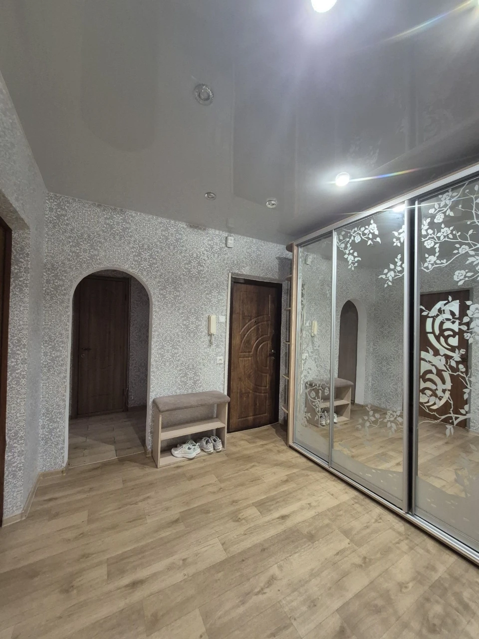 Sale of a 3-room apartment. Center.