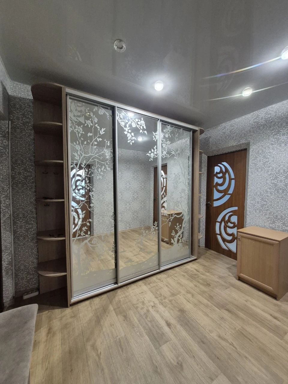 Sale of a 3-room apartment. Center.