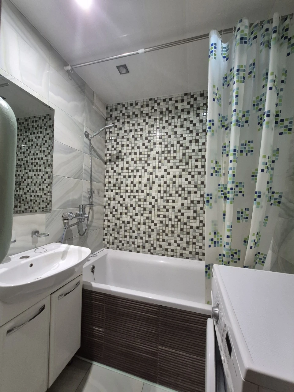 Sale of a 3-room apartment. Center.