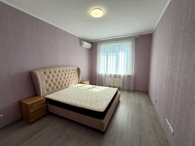 Apartment. Дніprovska naberezhna st.