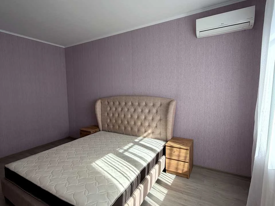 Apartment. Дніprovska naberezhna st.