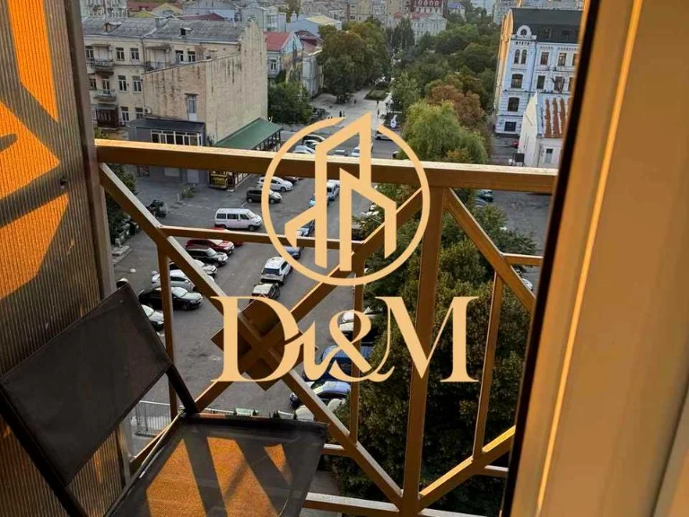 Apartment. Kyiv, Lower Val street.