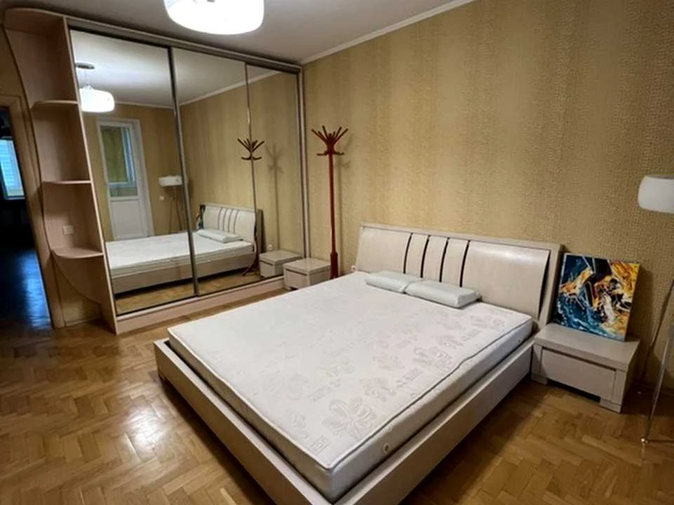 Квартира. Київ, Голосіївська вул.