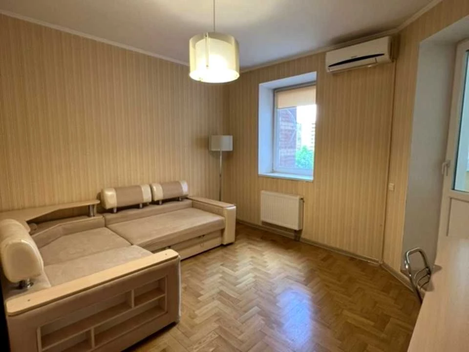 Квартира. Київ, Голосіївська вул.