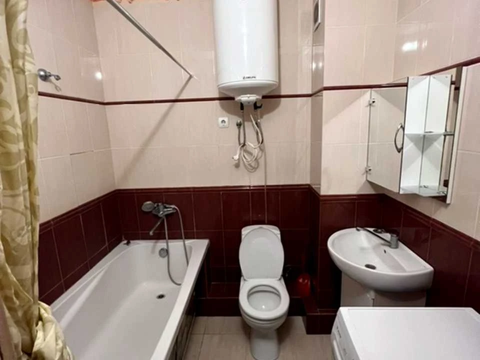 Квартира. Київ, Голосіївська вул.
