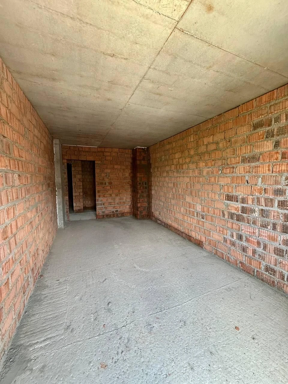 Sale of a large 3-bedroom apartment in Family House Residence, Pilypa Street