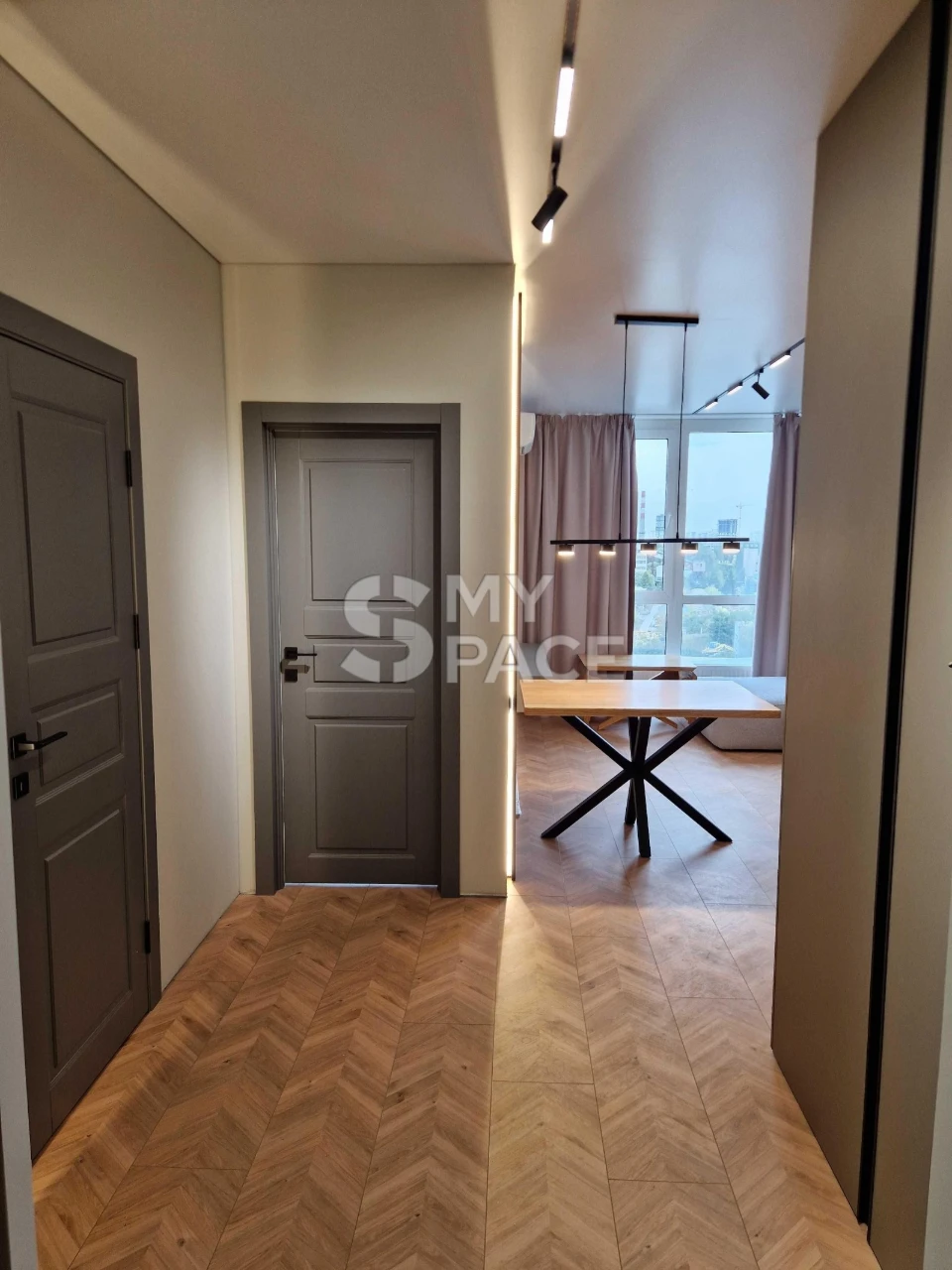 Spacious 1-bedroom apartment, Dniprovska naberezhna