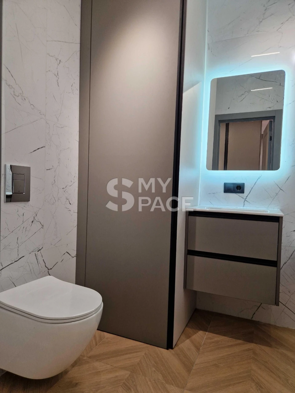 Spacious 1-bedroom apartment, Dniprovska naberezhna