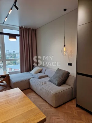 Spacious 1-bedroom apartment, Dniprovska naberezhna
