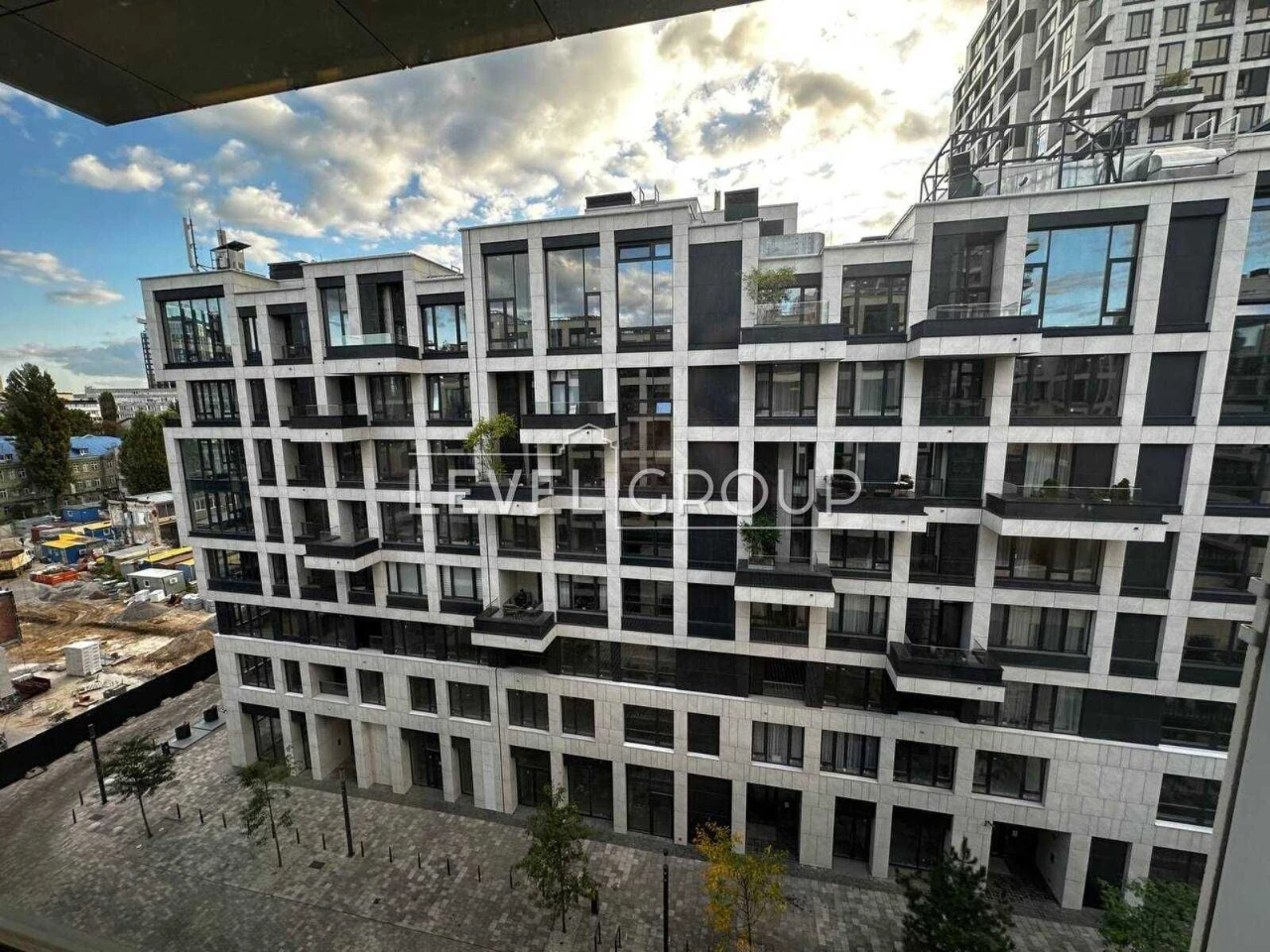We offer a stylish and functional apartment in the residential complex