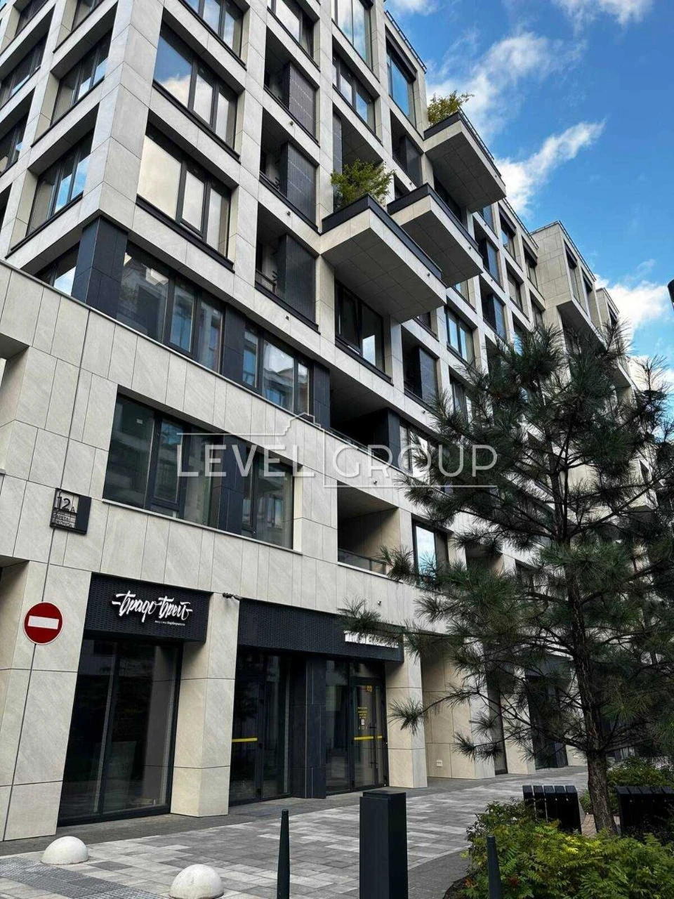 We offer a stylish and functional apartment in the residential complex