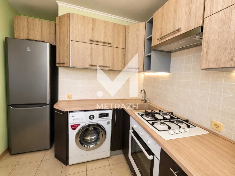 93860 | For Sale 2-bedroom apartment with renovation near the "Dvorzec Sporta" metro station