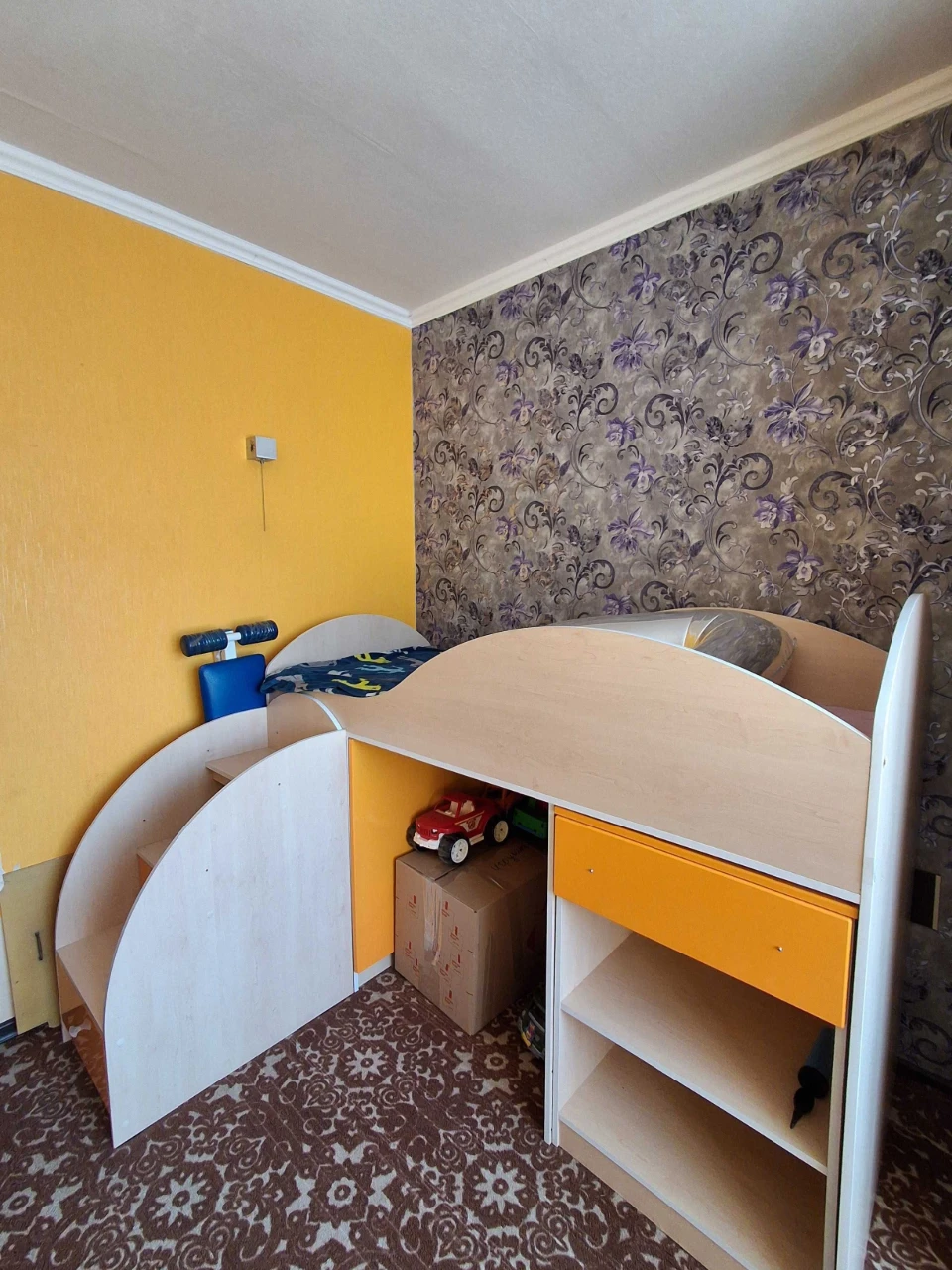 Продам 3х комнатную квартиру. Салтовка. Метро Студенческая.
