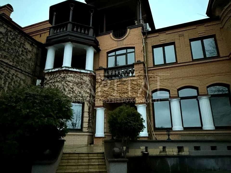 Будинок. Київ, Оболонська вул.