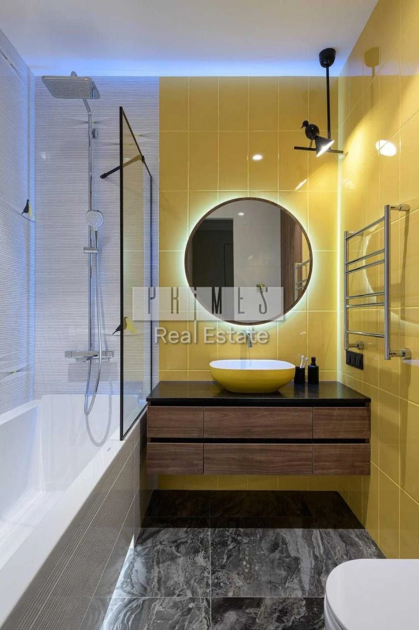 No Commission Sale of a New 5-Bedroom Apartment 265 sq m, Renovated, Lesya Ukrainka