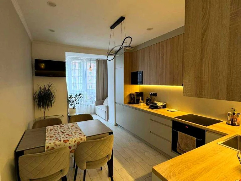 Apartment. Kul'parkivska st.