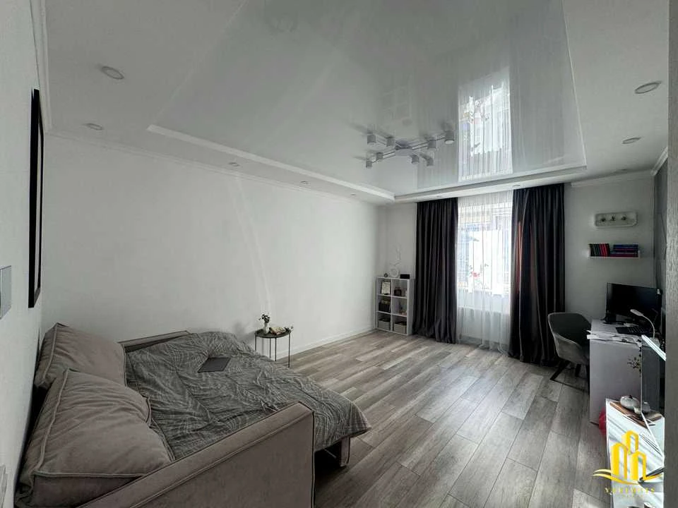 Apartment. Kul'parkivska st.