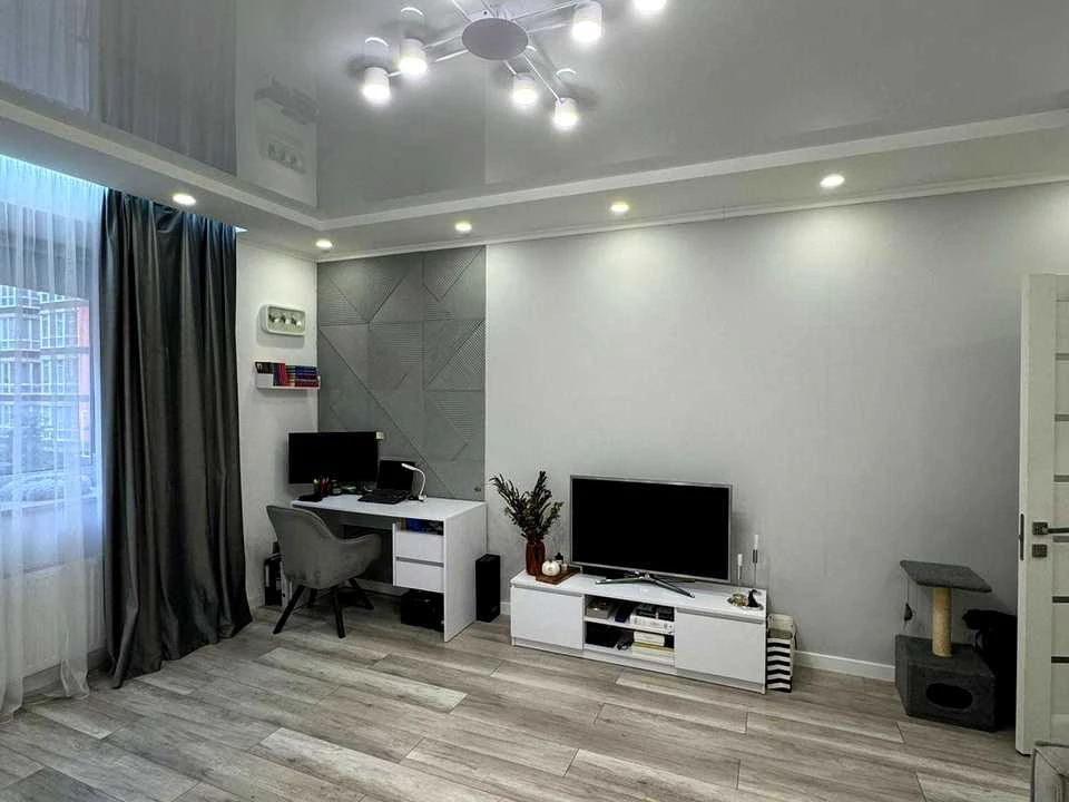Apartment. Kul'parkivska st.