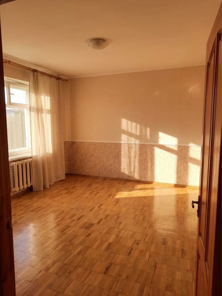 Sale of a 2-room apartment on Rayduzhna Street, Dniprovsky district