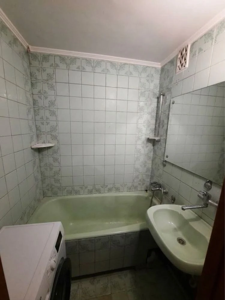 Sale of a 2-room apartment on Rayduzhna Street, Dniprovsky district