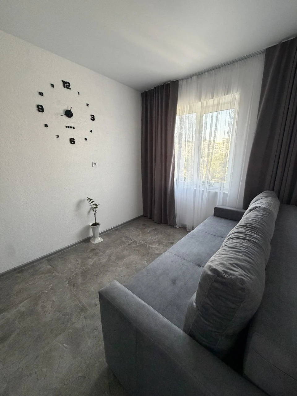 продам Власну квартиру в жк слобожанський , кухня студія та