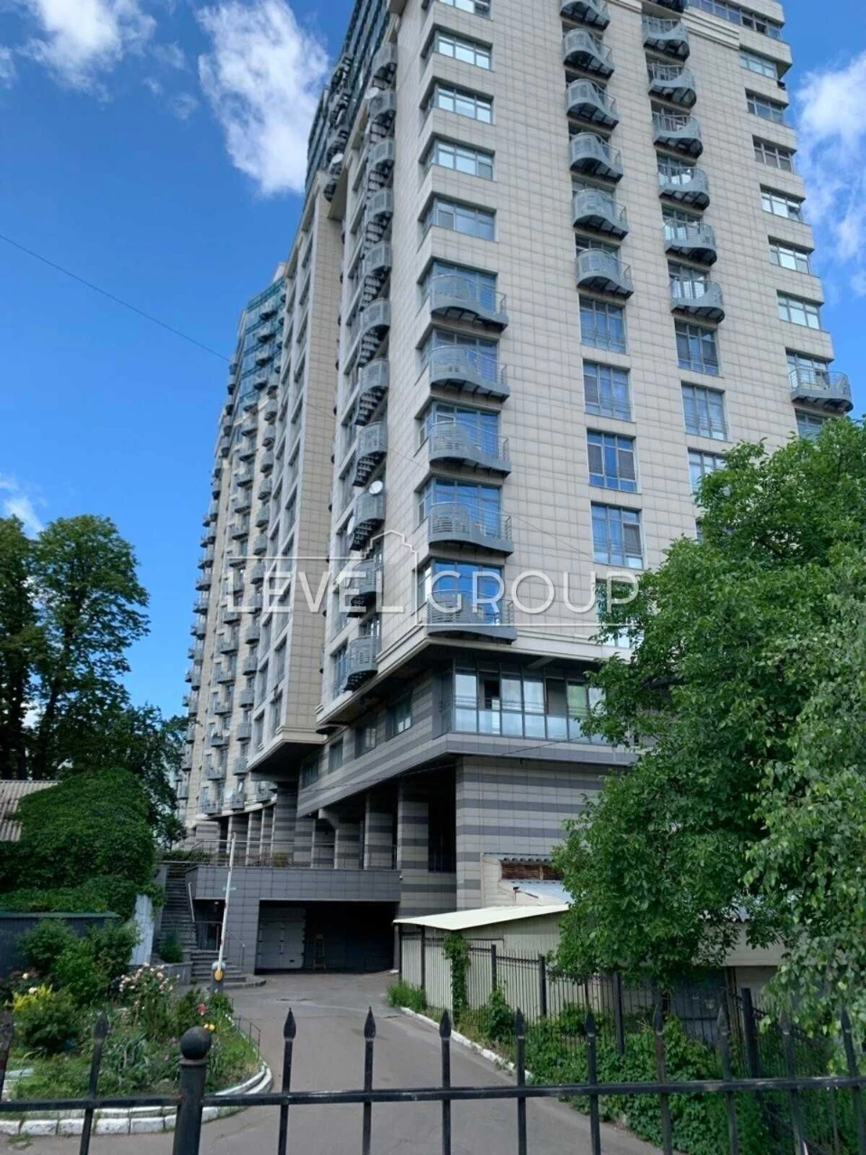 Sale of a 3-room apartment in the "Parus" residential complex, at Illenka Yuri street.