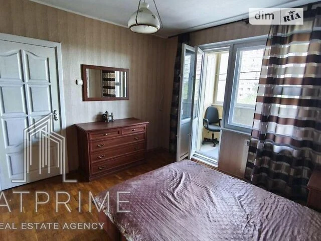 Sale of 3-room apartment 80 sq. m. on Mykoly Zakrevskoho str. 17 •