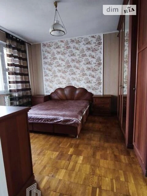 Sale of 3-room apartment 80 sq. m. on Mykoly Zakrevskoho str. 17 •