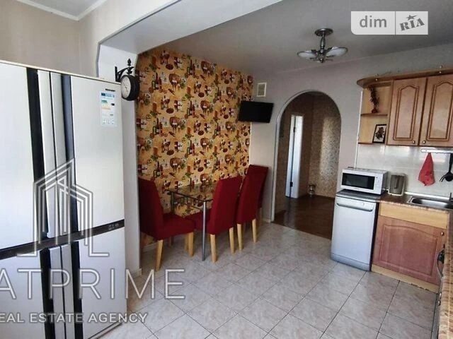 Sale of 3-room apartment 80 sq. m. on Mykoly Zakrevskoho str. 17 •