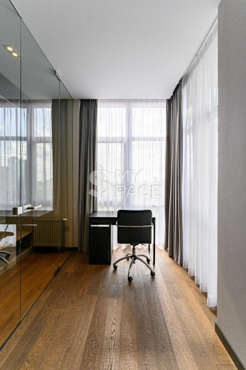 Spacious 3BR 140m² Konovalec 32 | Pecersk | Lesya Ukrainky |