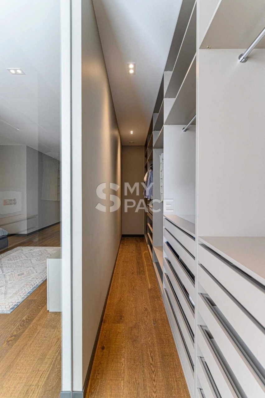 Spacious 3BR 140m² Konovalec 32 | Pecersk | Lesya Ukrainky |