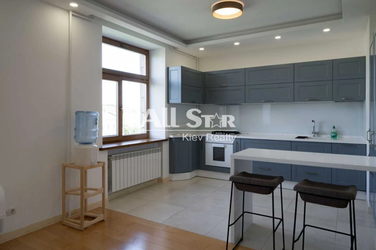3-bedroom apartment for sale in Kyiv, Шевченковский district, Volodymyr Street, 19