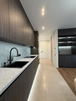 Spacious two-bedroom apartment in a family-class business district Par