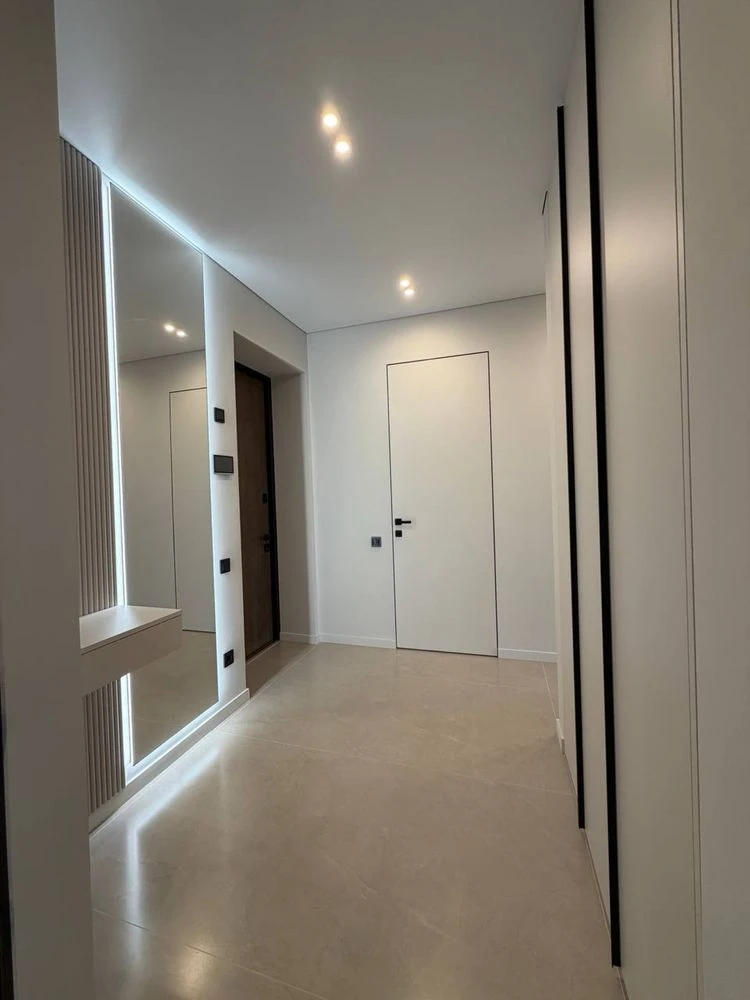 Spacious two-bedroom apartment in a family-class business district Par