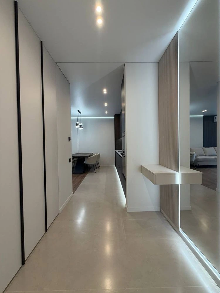 Spacious two-bedroom apartment in a family-class business district Par