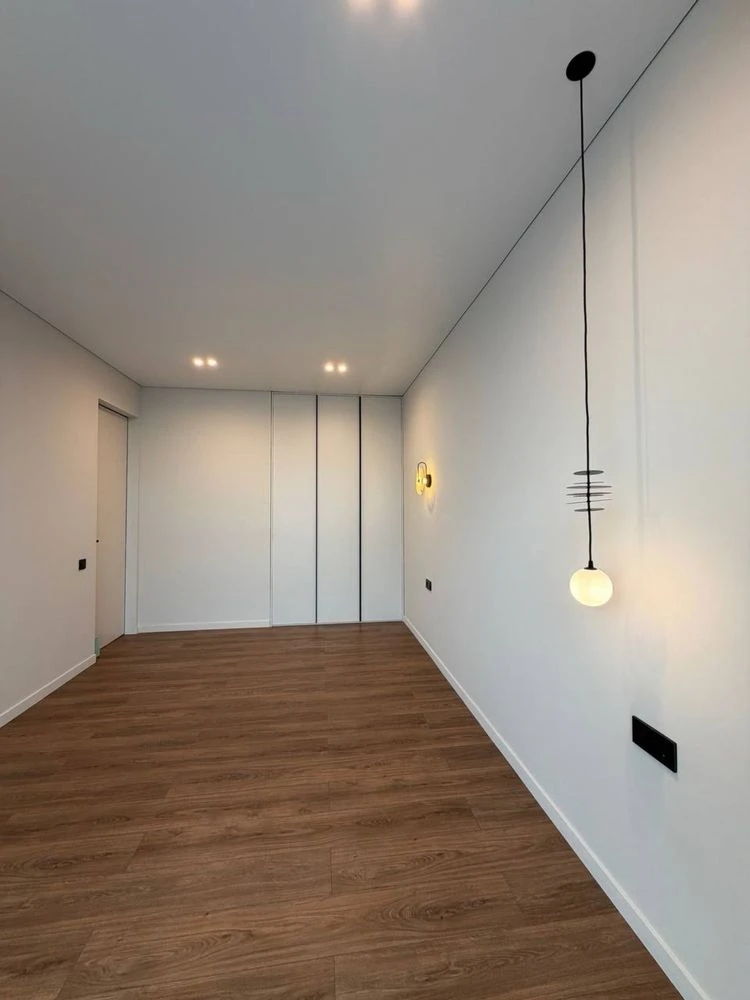Spacious two-bedroom apartment in a family-class business district Par