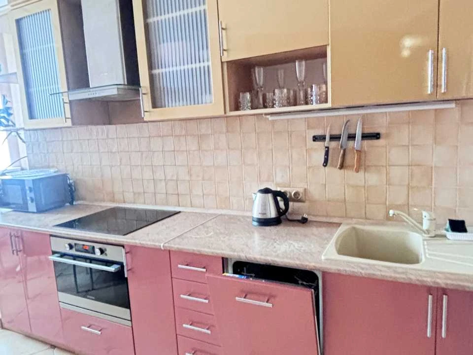 Квартира. Київ, Срібнокільська вулиця