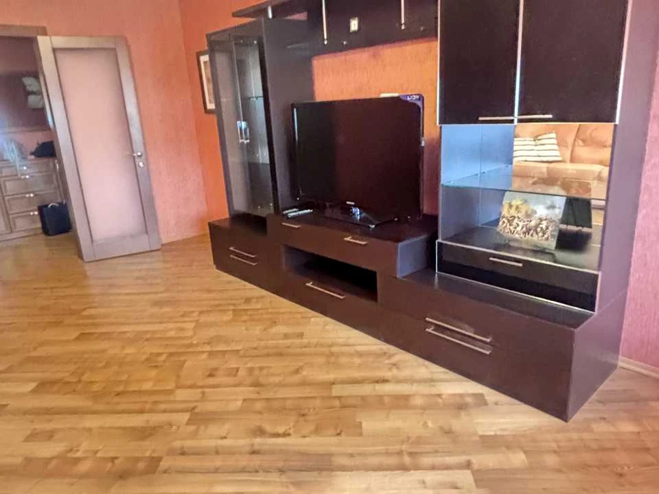 Квартира. Київ, Срібнокільська вулиця