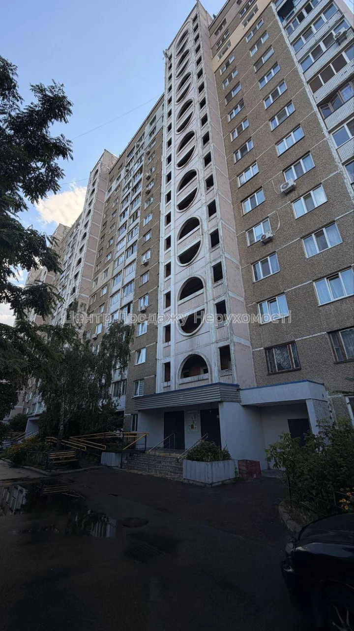 Sale of a 3-room apartment, 4/16 floors, 71 sq.m., Kyiv – excellent living space in