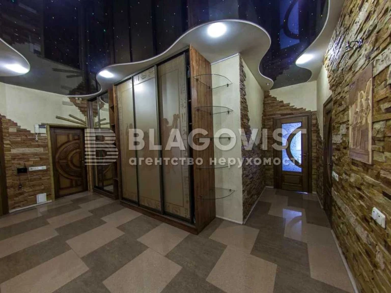 Apartment. Dimitrivska Street, Kyiv