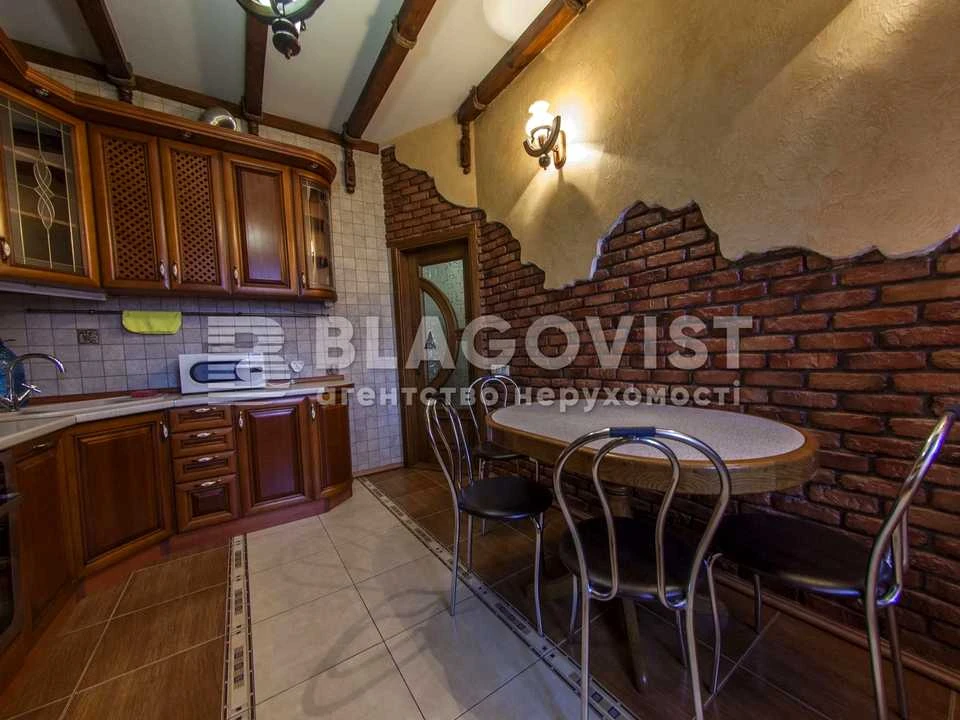 Квартира. Київ, Дмитрівська вулиця